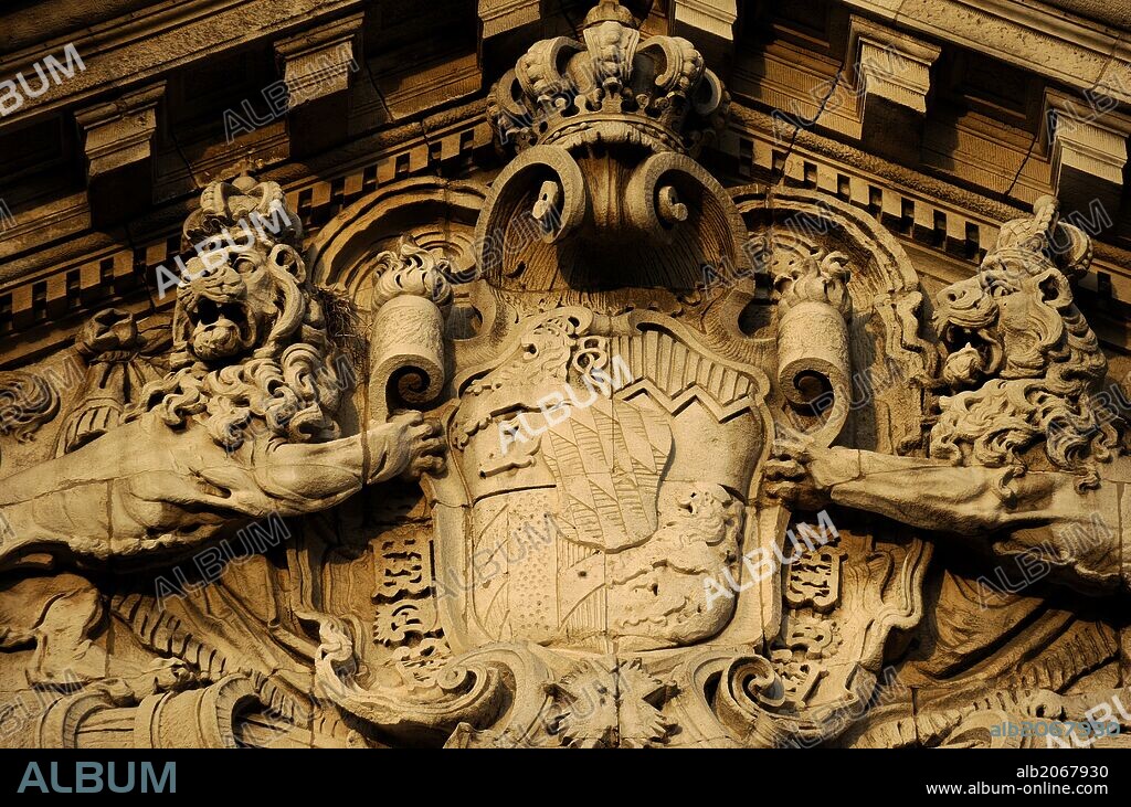 Germany. Munich. The Justizpalast Munich (Palace of Justice). The palatial (old) Palace of Justice was construted in 1890-1897 by Friedrich von Thiersch in neo-Baroque style. Facade. Escutcheon.