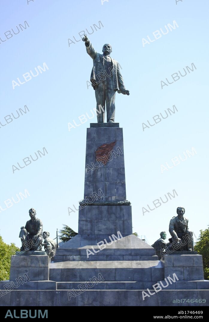 Vladimir Ilyich Lenin (1870-1924). Russian Marxist revolutionary and communist politician.  Monument built by Pavel Bondarenko in 1957 for the 40th anniversary of the Great October Socialist Revolution. Sevastopol. Ukraine.