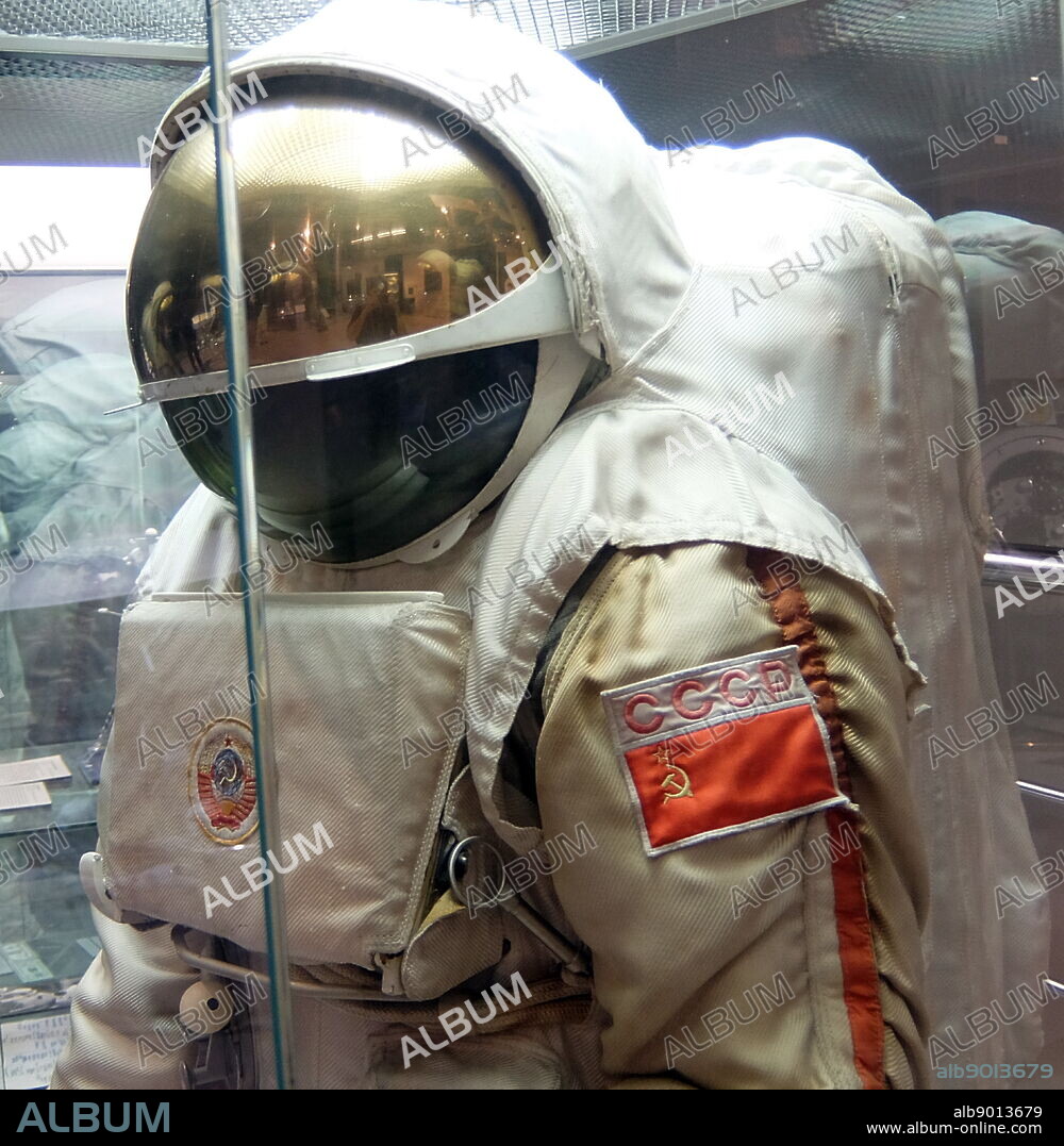 Krechet-94 spacesuit - the Soviet semi-rigid spacesuit with integrated life-support system. Designed under the direction of Guy Severin (1926-2008).