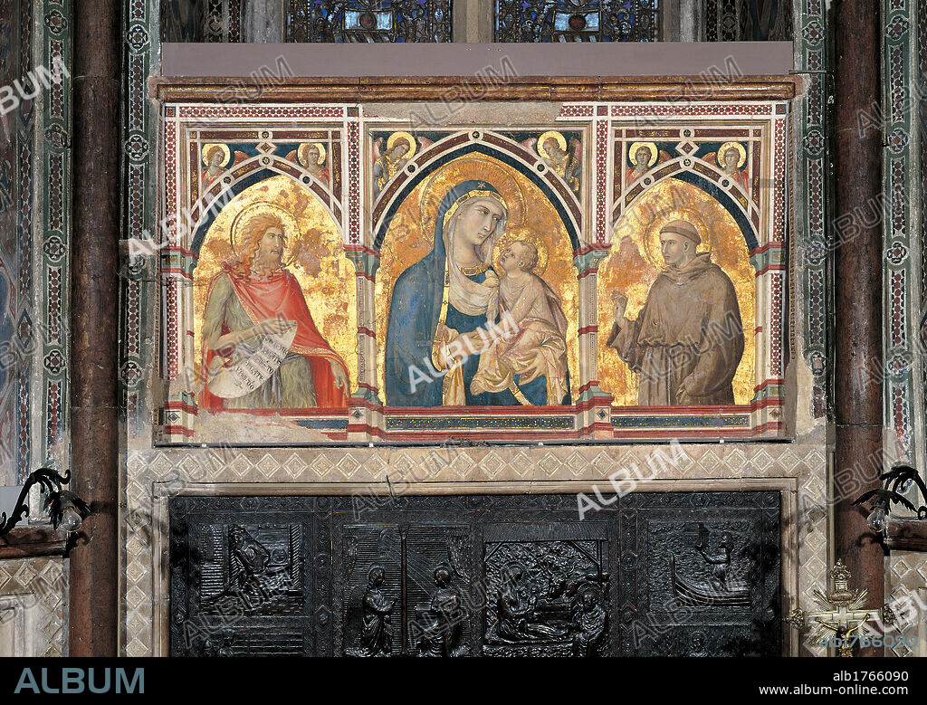 Madonna and Child with St John the Baptist and St Francis, by Pietro Lorenzetti, 1310-1320 about, 14th Century, fresco, cm 130 x 244. Italy, Umbria, Perugia, Assisi, San Francesco Lower Basilica. All. Triptych Madonna Child Jesus Baby Jesus Christ Child St John the Baptist St Francis small columns gold background angels pointed ogive arch blue red green brown geometric decoration.