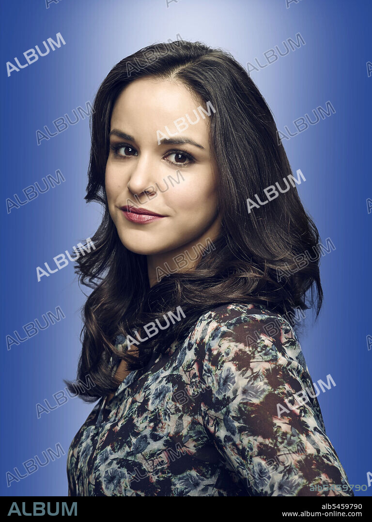 MELISSA FUMERO in BROOKLYN NINE-NINE, 2013, unter der Regie von DANIEL J. GOOR und MICHAEL SCHUR. Copyright UNIVERSAL TELEVISION.