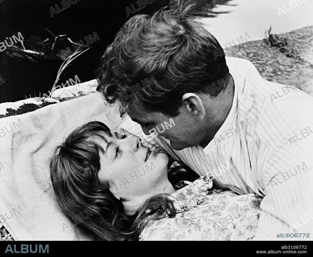 Dame Maggie Smith and ROD TAYLOR. MAGGIE SMITH and ROD TAYLOR in YOUNG CASSIDY, 1965. Copyright M.G.M.