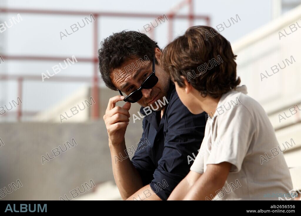 DEMIAN BICHIR and OSCAR CASAS in EL SUEÑO DE IVAN, 2011, directed by ROBERTO SANTIAGO. Copyright TORNASOL FILMS.