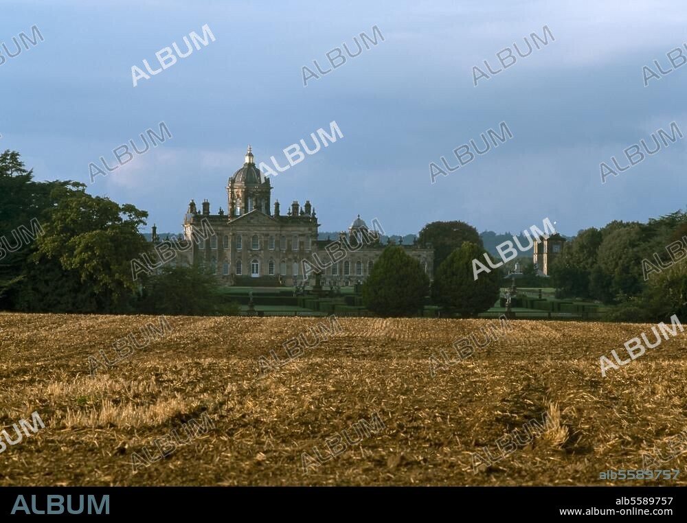 Castle Howard (nr. York, North Yorkshire, England). View of the south side of Castle Howard. Photo by Florian Monheim.