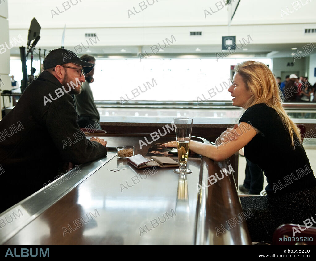 GWYNETH PALTROW and STEVEN SODERBERGH in CONTAGION, 2011, directed by STEVEN SODERBERGH. Copyright WARNER BROS. PICTURES.