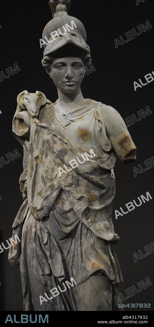 Estatua romana de Atenea. Detalle. 180-190. Torso con partes de época renacentista y barroca. Mármol. Museo Liebieghaus. Frankfurt. Alemania.