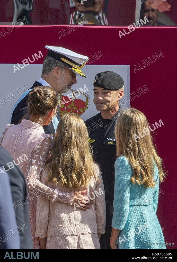Madrid, 10/12/2019. King Felipe VI, Queen Letizia and Princess Leonor preside over the parade of the Armed Forces on the day of the National Holiday of Spain. The Kings with the paratroopers. Photo: Ignacio Gil. ARCHDC.