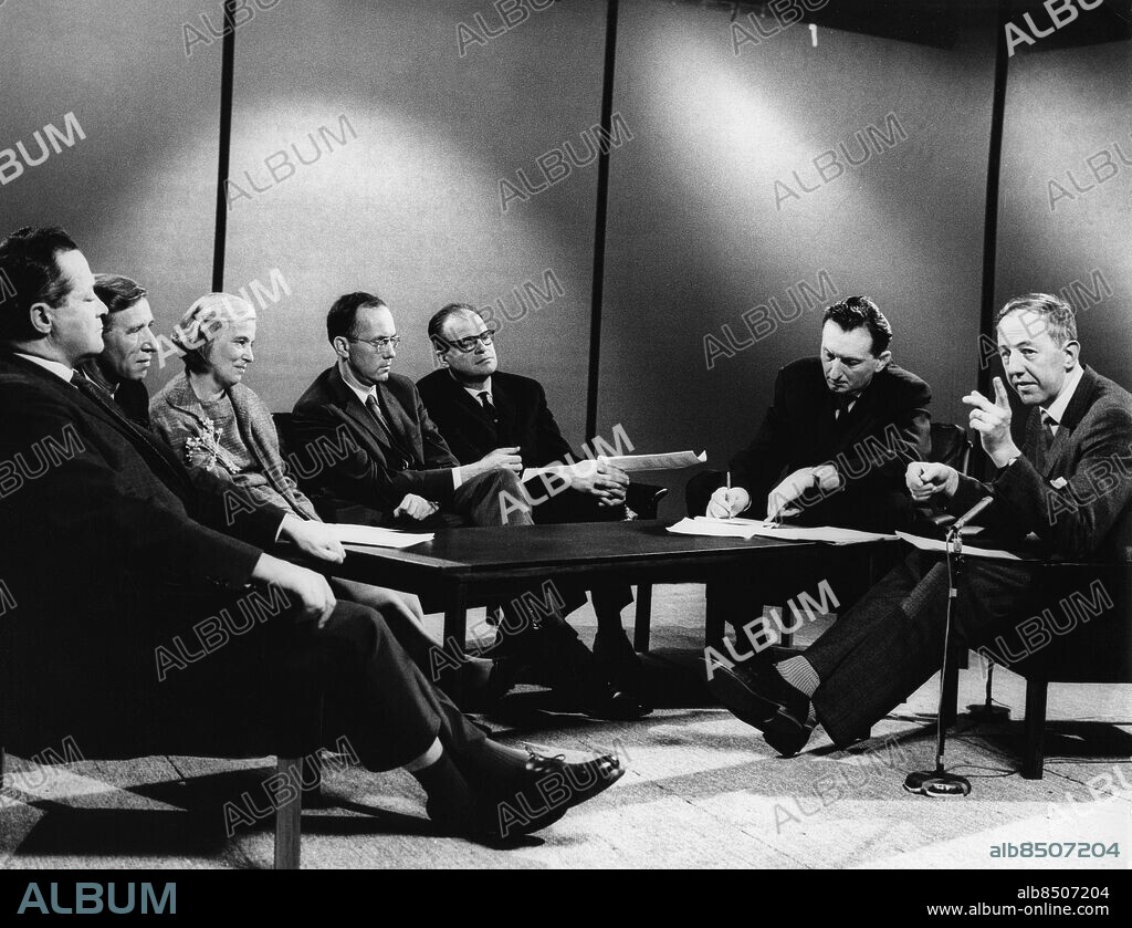 SNILLEN SPEKULERAR 1964-12-16 D C-Hodgkin, CHarles H Townes, Nikolaj Basov, Aleksander Prochova, Konrad Bloch och Feodor Lynen. Programvärd: Bengt Feldreich D Hodgkin, nobelpriset i kemi C H Townes, A Prochorov och N Basov, nobelpriset i fysik K Bloch och F Lynen, nobelpriset i medicin Nobelpristagare 1964 persons: FEODOR LYNEN;KONRAD BLOCH;NIKOLAJ BASOV;ALEKSANDR PROCHOROV;CHARLES H TOWNES;DOROTHY HODGKIN sites: VÄSTTYSKLAND*;SOVJETUNIONEN*;USA*;STORBRITANNIEN*;STOCKHOLM;SVERIGE.