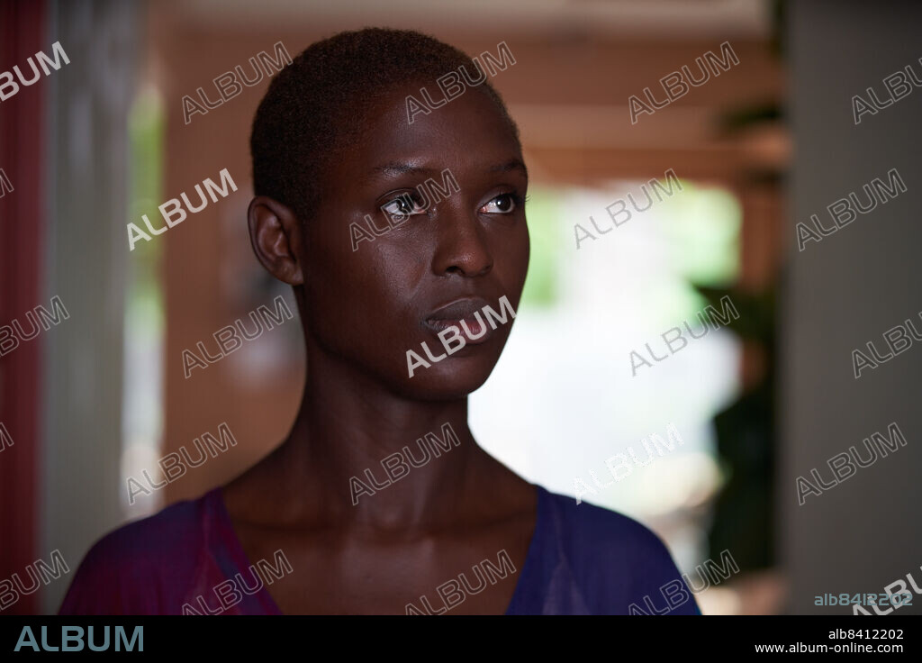 JODIE TURNER-SMITH en DESPIDIENDO A YANG, 2021 (AFTER YANG), dirigida por KOGONADA. Copyright A24 / POW! Productions.