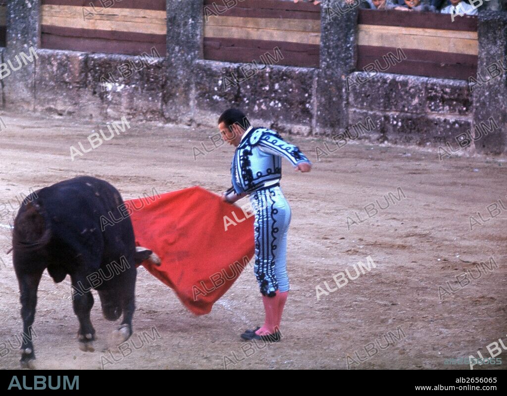 ORDOÑEZ , ANTONIO   MATADOR DE TOROS ESPAÑOL. RONDA 1932 - 1998  CORRIDA GOYESCA EN RONDA;.