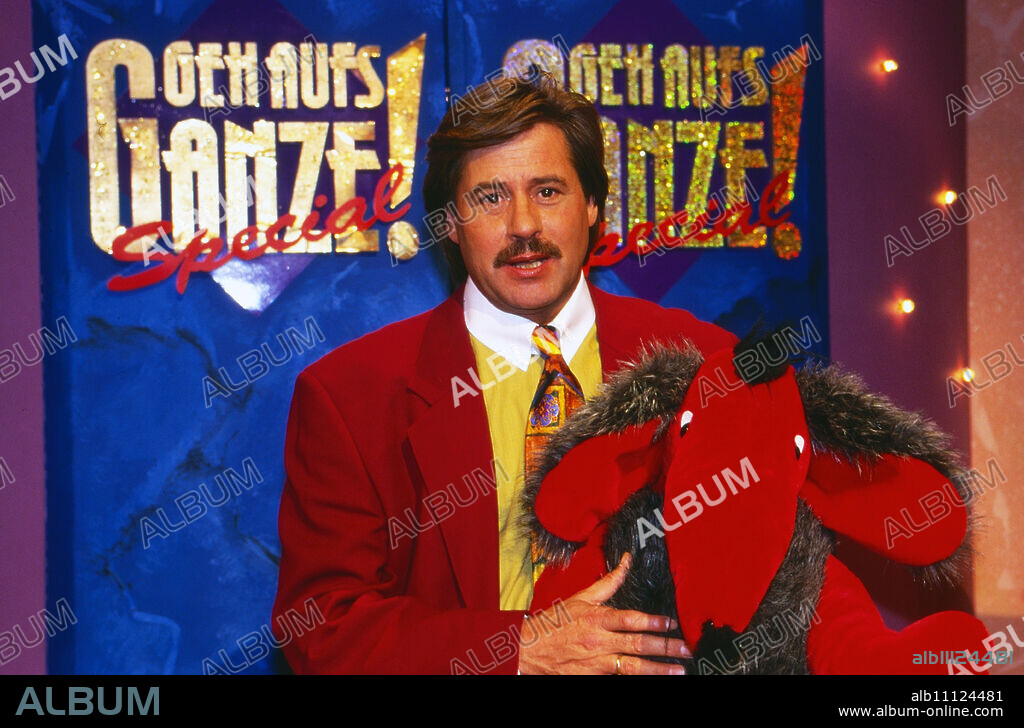 Moderator Jörg Draeger and the Zonk at a special of the quiz show "Geh' auf's Ganze", Germany 1995. (original german headline: Geh' auf's Ganze - Special).