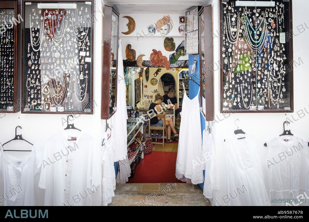 tienda de bisuteria en Dalt Vila, Ibiza, balearic islands, Spain.
