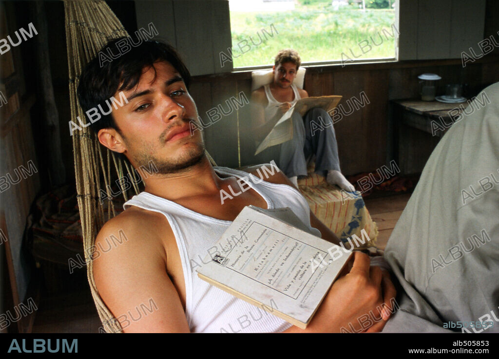 GAEL GARCIA BERNAL und RODRIGO DE LA SERNA in DIARIOS DE MOTOCICLETA, 2004, unter der Regie von WALTER SALLES. Copyright FOCUS FEATURES.