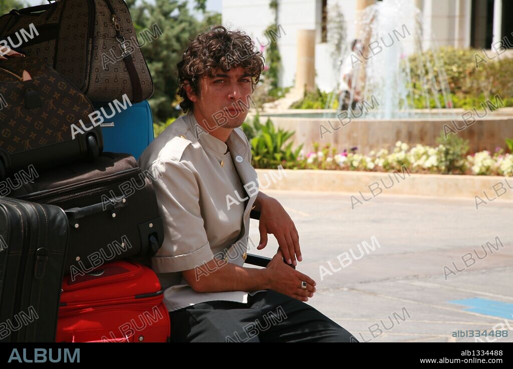 RICCARDO SCAMARCIO en EDEN AL OESTE, 2009 (EDEN A L'OUEST), dirigida por CONSTANTIN COSTA-GAVRAS.