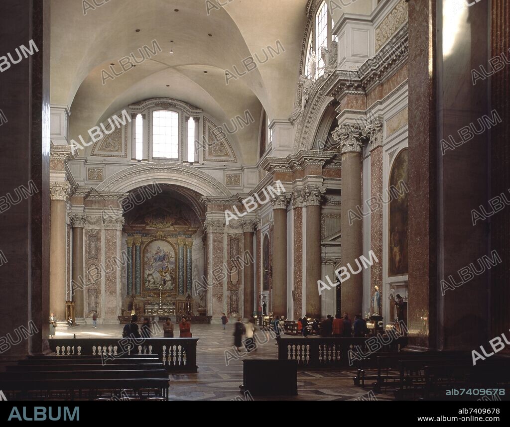 MIGUEL ANGEL. NAVE DEL CRUCERO CON CAPILLA AL FONDO- IGLESIA CONSTRUIDA EN 1561 EN LAS ANTIGUAS TERMAS DE DIOCLECIANO Y TRANSFORMADA POR VANVITELLI EN 1749.