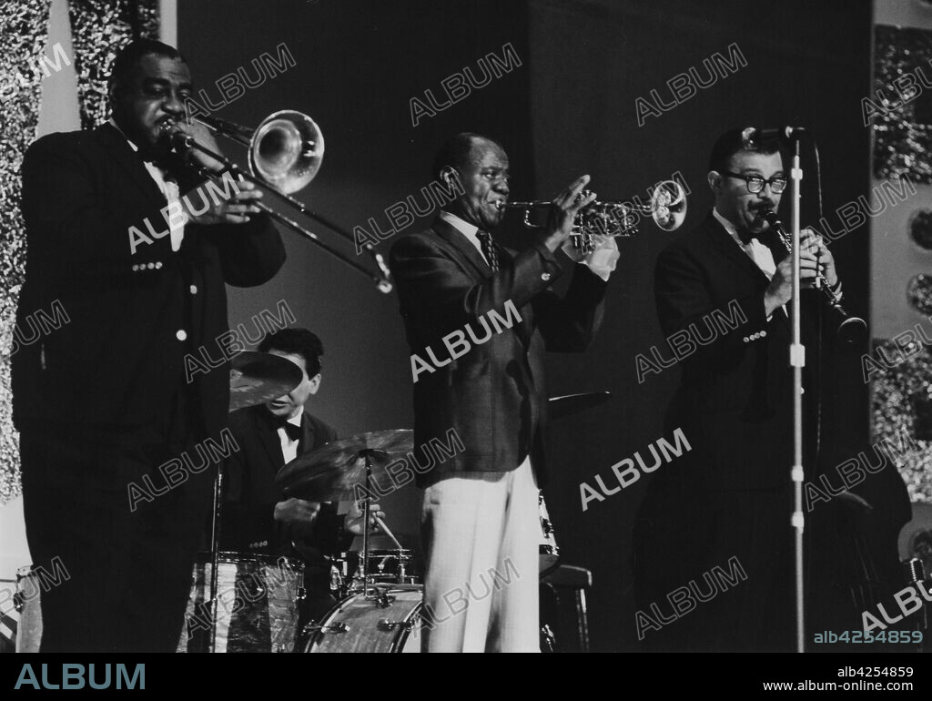 BRIAN FOSKETT. Louis Armstrong and All Stars on stage, Hammersmith Odeon, London, 1968.