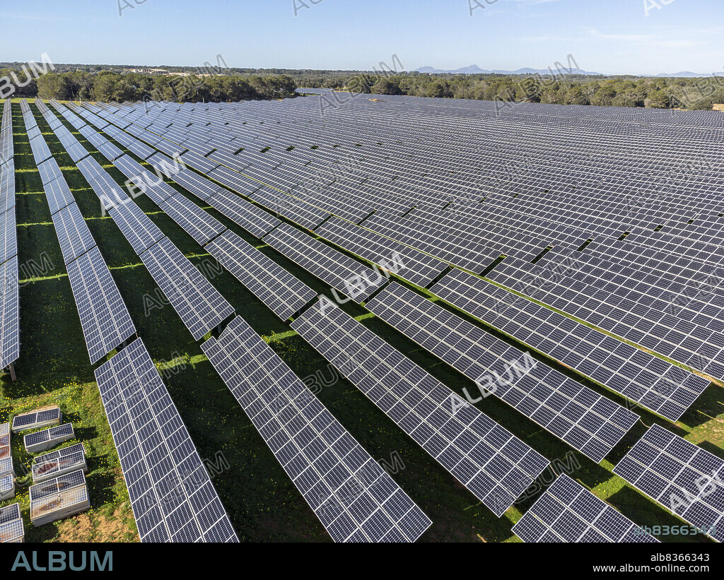 Sa Caseta Parc Fotovoltaic, solar energy plates, Llucmajor, Mallorca, Balearic Islands, Spain.