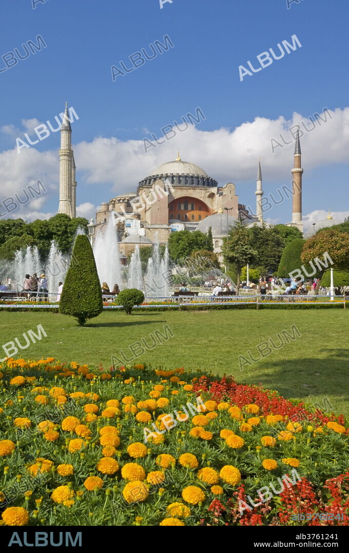 The Haghia Sophia (Aya Sofya) (Church of Holy Wisdom), a Byzantine monument dating from 532AD, UNESCO World Heritage Site, Sultanahmet, Istanbul, Turkey, Europe.