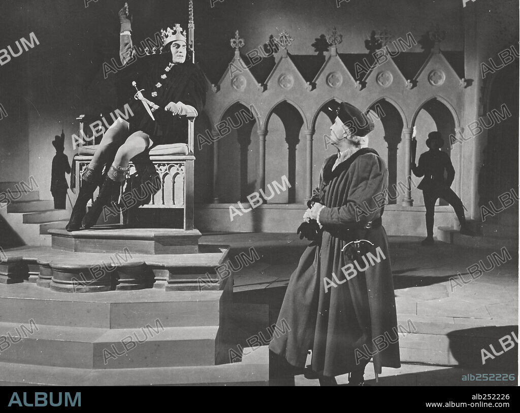 LAURENCE OLIVIER in RICHARD III, 1955, directed by LAURENCE OLIVIER. Copyright OLIVIER PRODS/LONDON FILMS/BIG BEN FILMS.