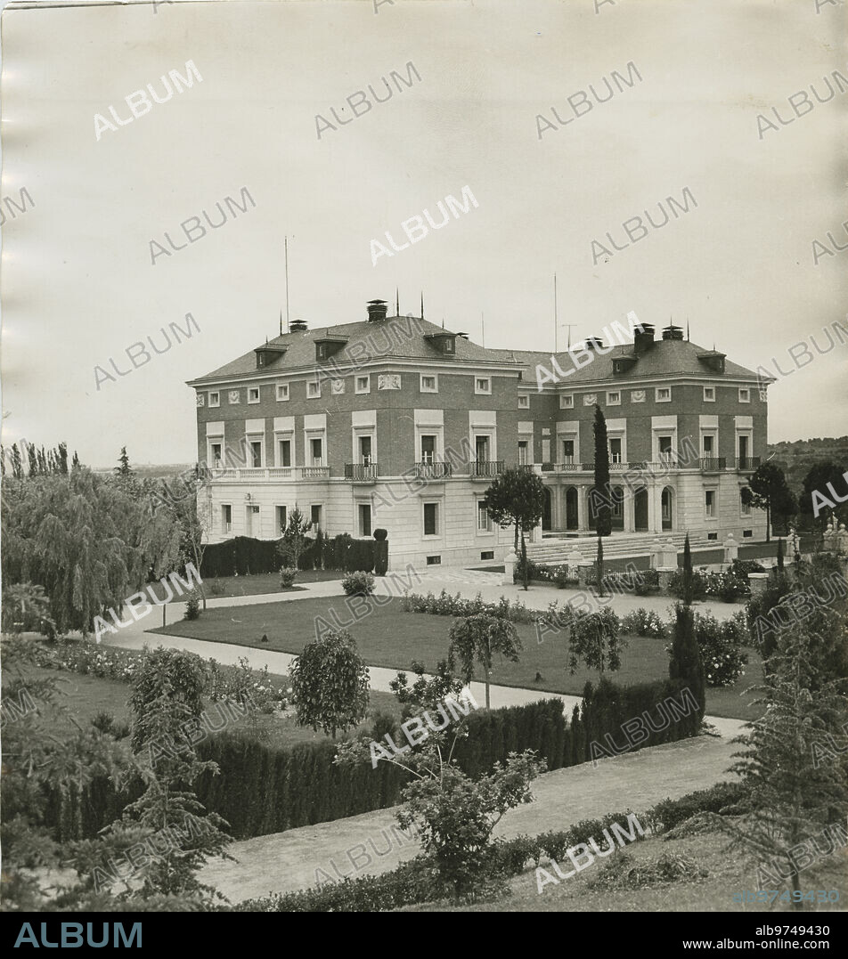 Madrid, May 1959. The Moncloa Palace, built in the fifties in the same place where the Moncloa Palace was, destroyed during the Civil War. The new Palace was used as an official residence for foreign guests until it became the headquarters of the Presidency of the Government and the home of its owner.