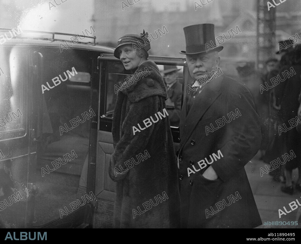 Wedding of Hon Mr Bridgeman and Miss Diana Wilson . The wedding took place at St Margaret ' s Church Westminster , of the Hon R Bridgeman , son of Viscount Bridgeman a former First Lord of the Admiralty who held office from 1924-9 and Miss Diana Wilson . Viscount Bridgeman leaving the church after the wedding . 23 February 1933.
