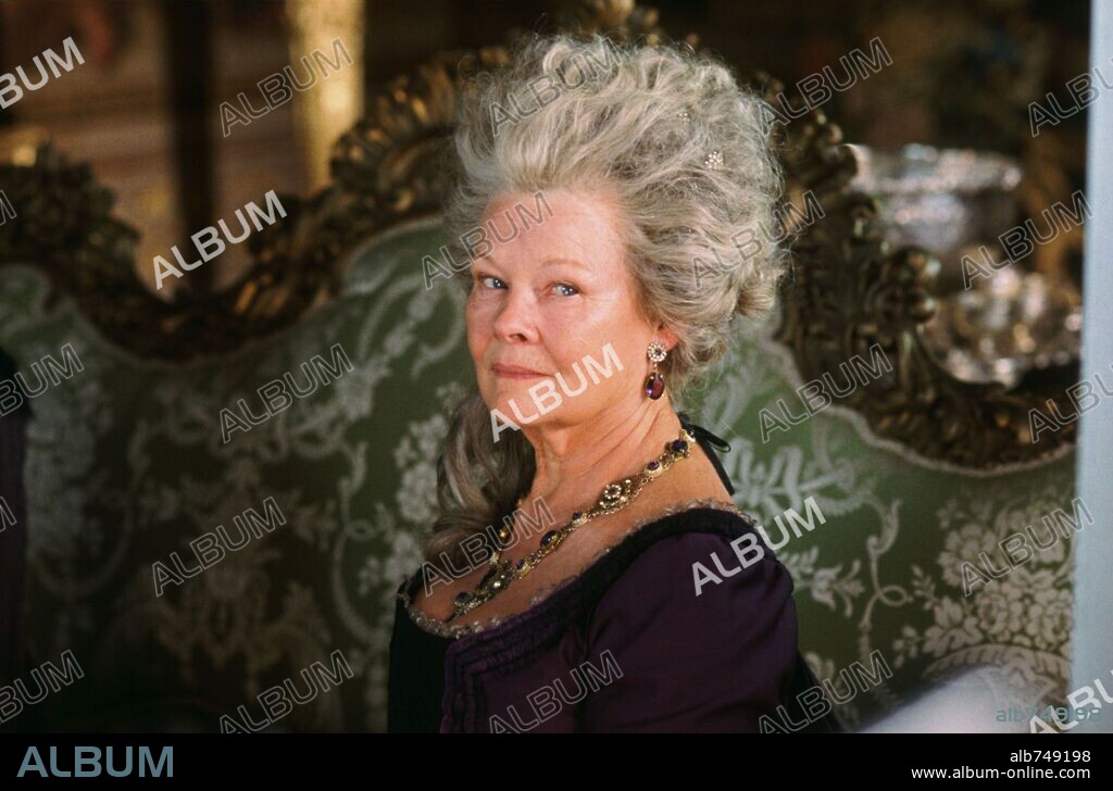 JUDI DENCH in PRIDE & PREJUDICE, 2005, directed by JOE WRIGHT. Copyright UNIVERSAL PICTURES / BAILEY, ALEX.