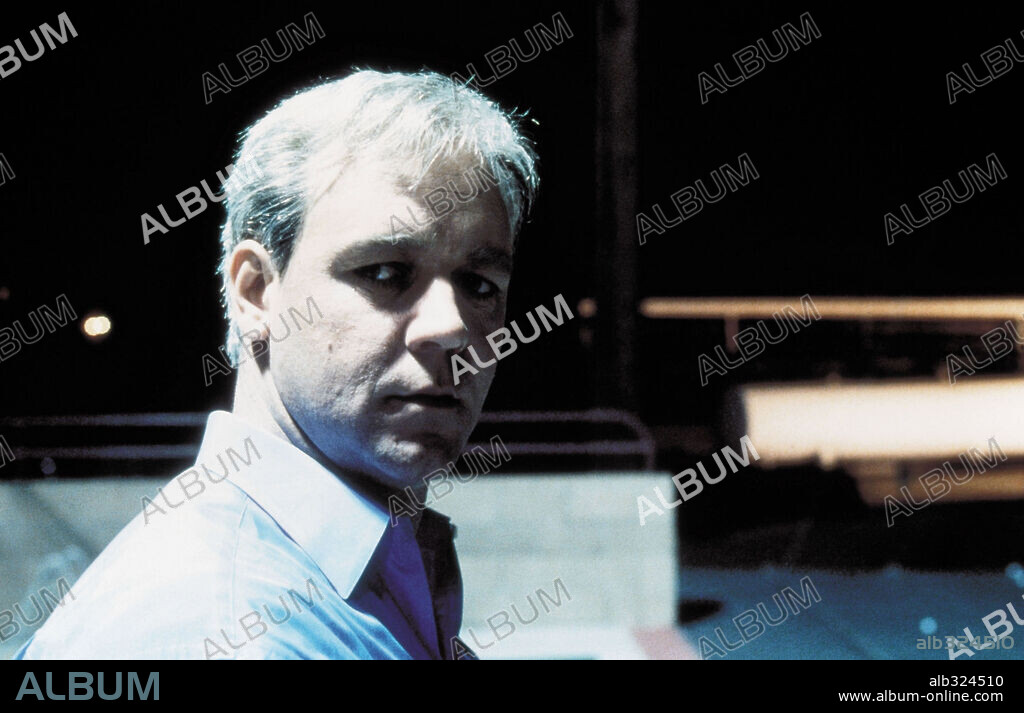 RUSSELL CROWE in THE INSIDER, 1999, directed by MICHAEL MANN. Copyright TOUCHSTONE PICTURES.