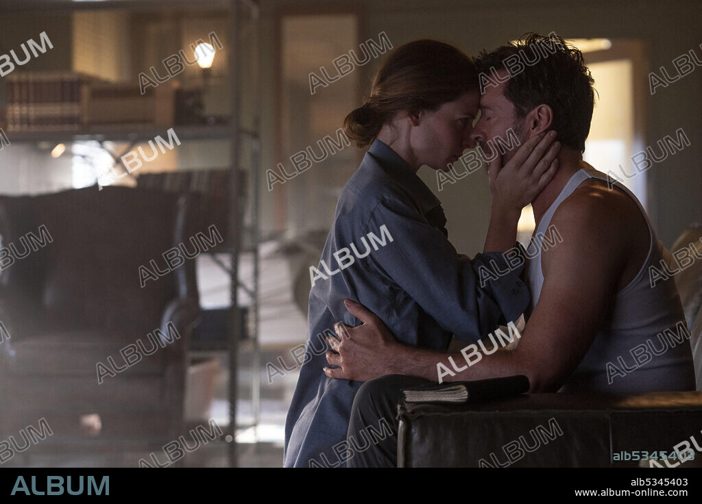 HUGH JACKMAN and REBECCA FERGUSON in REMINISCENCE, 2021, directed by LISA JOY. Copyright FILMNATION ENTERTAINMENT.