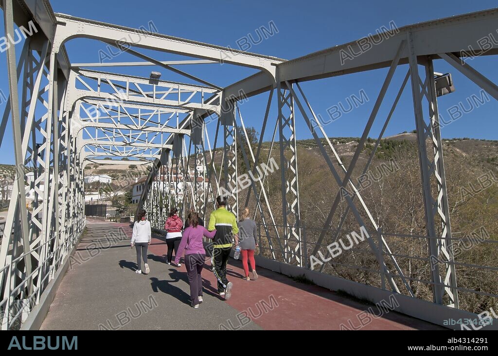 Footbridge over the river Genil, between Badolatosa (Seville-province) and Jauja (Cordoba-province), Region of Andalusia, Spain, Europe,.