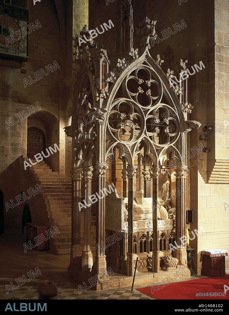 JAUME II DE ARAGON Y III DE CATALUÑA "EL JUST". Rey de Sicilia (1285-1295), de Aragón y Valencia (1291-1327), de Mallorca (1291-1295) y de Cerdeña (1324-1327). Hijo de Pedro III "el Grande". SEPULCRO DE JAUME II Y SU ESPOSA DOÑA BLANCA DE ANJOU (1314). Se discute si la obra es de Bertran RIQUER o de Pere de BONHULLS o BOUHULL. MONASTERIO DE SANTES CREUS. Aiguamúrcia. Provincia de Tarragona. Comarca del Alt Camp. Cataluña.