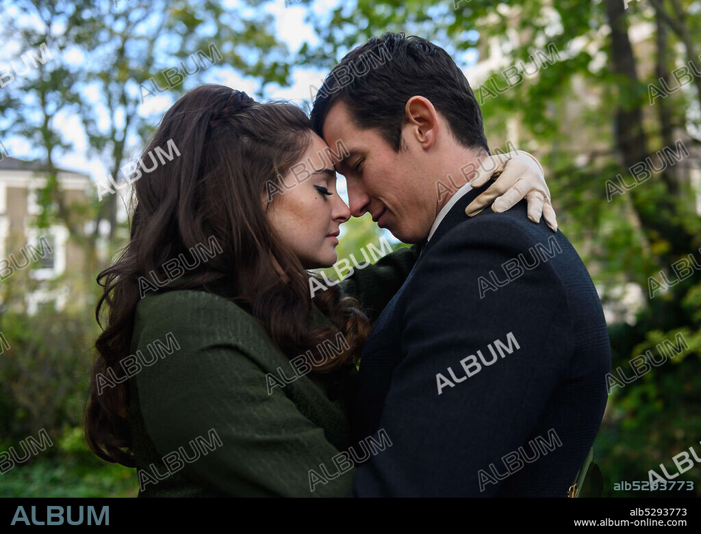 CALLUM TURNER and SHAILENE WOODLEY in LAST LETTER FROM YOUR LOVER, 2021, directed by AUGUSTINE FRIZZELL. Copyright BLUEPRINT PICTURES.