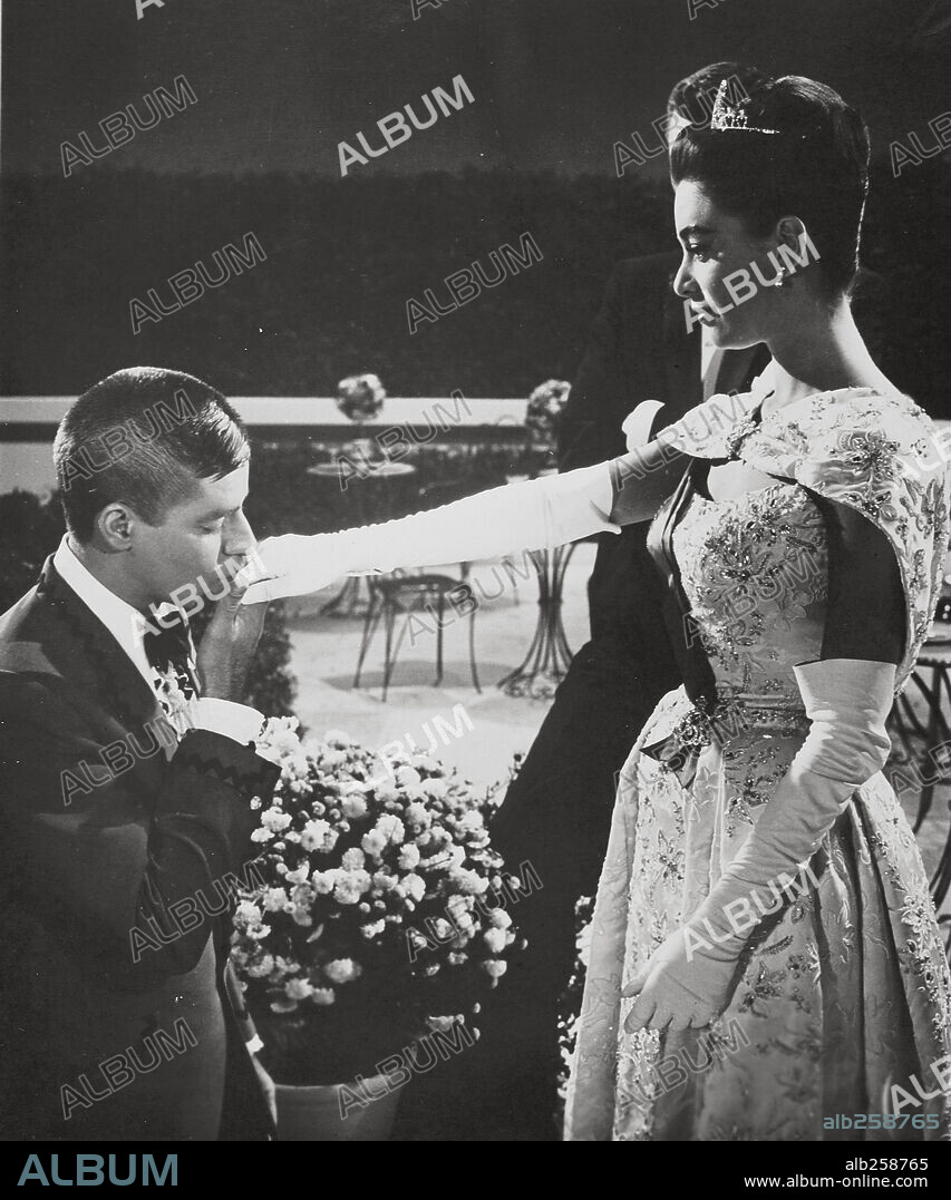 ANNA MARIA ALBERGHETTI y JERRY LEWIS en EL CENICIENTO, 1960 (CINDERFELLA), dirigida por FRANK TASHLIN. Copyright PARAMOUNT PICTURES.