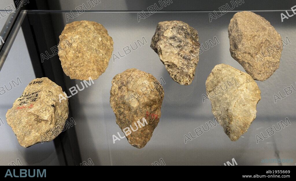 ARTE. PREHISTORIA. EUROPA. ACHELENSE o INDUSTRIA EL MODO 2. Industria lítica del Paleolítico Inferior. 1'6 millones-100.000 a.C. (Asia, Europa, Africa). Hachas de mano. En la que dominaba el Homo Erectus. Museo Nacional. Copenhague. Dinamarca. Europa.