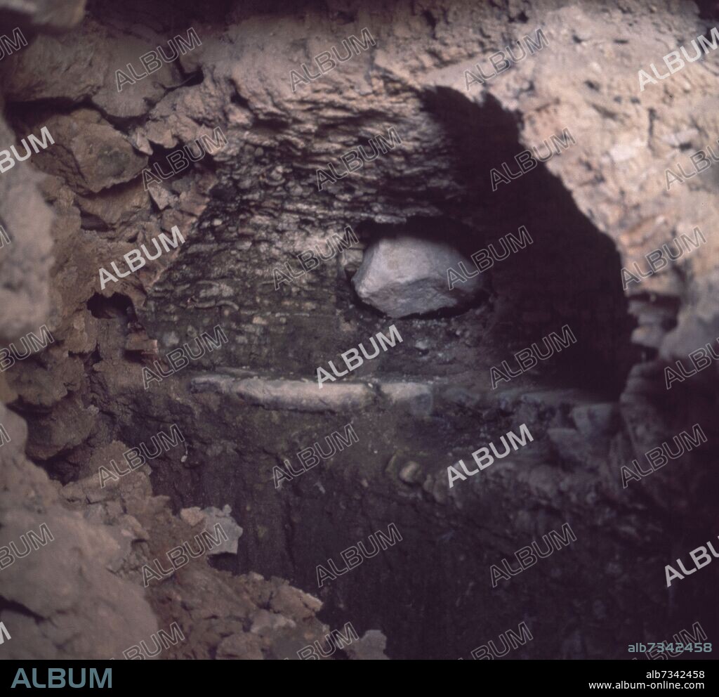 TUMBA DE MAIMONIDES - INTERIO DE LA CUEVA.