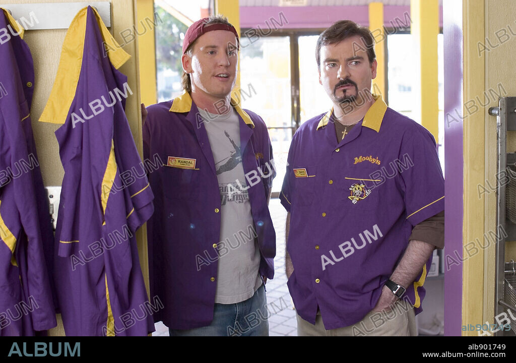 BRIAN O'HALLORAN and JEFF ANDERSON in CLERKS II, 2006, directed by KEVIN SMITH. Copyright VIEW ASKEW PROD/ WEINSTEIN COMPANY / MICHAELS, DARREN.