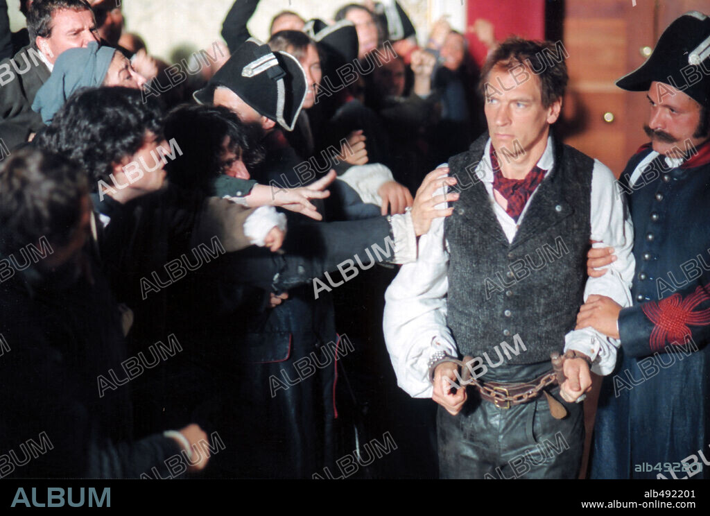 JULIAN SANDS en ROMASANTA, LA CAZA DE LA BESTIA, 2004, dirigida por PACO PLAZA. Copyright CASTELAO PRODICCIONES, S.A./FANTASTIC FACTORY (FILMAX).