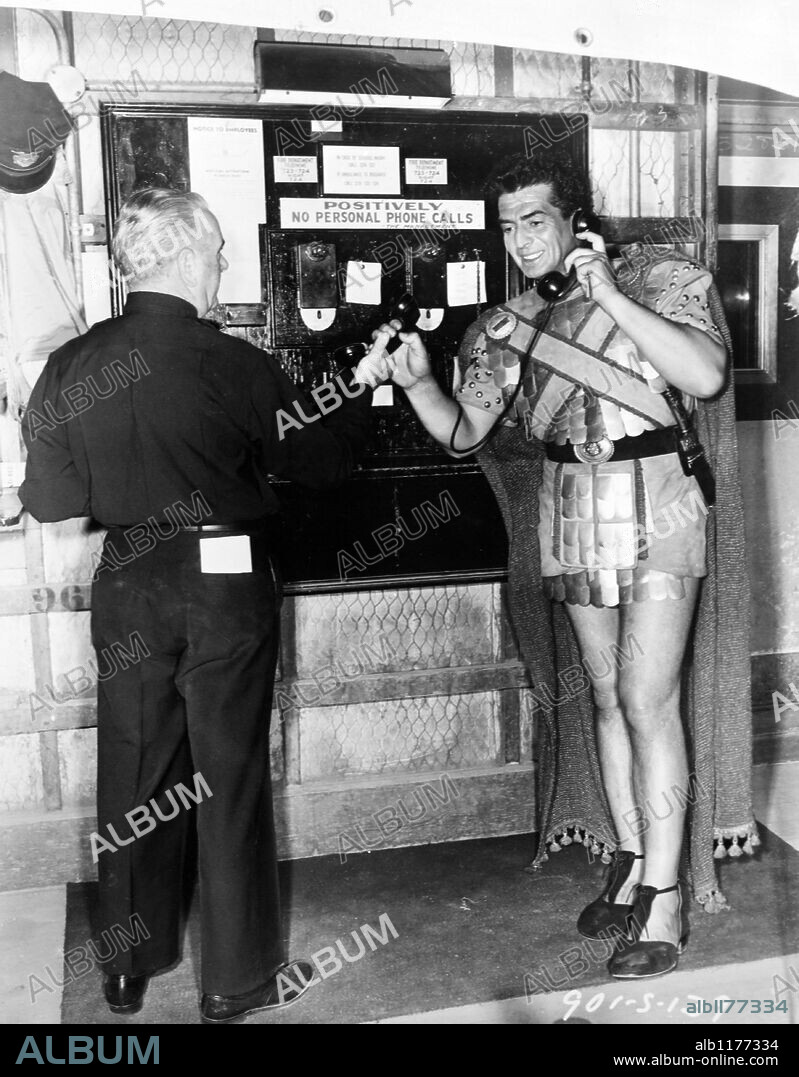 VICTOR MATURE dans THE EGYPTIAN, 1954, réalisé par MICHAEL CURTIZ. Copyright 20TH CENTURY FOX.