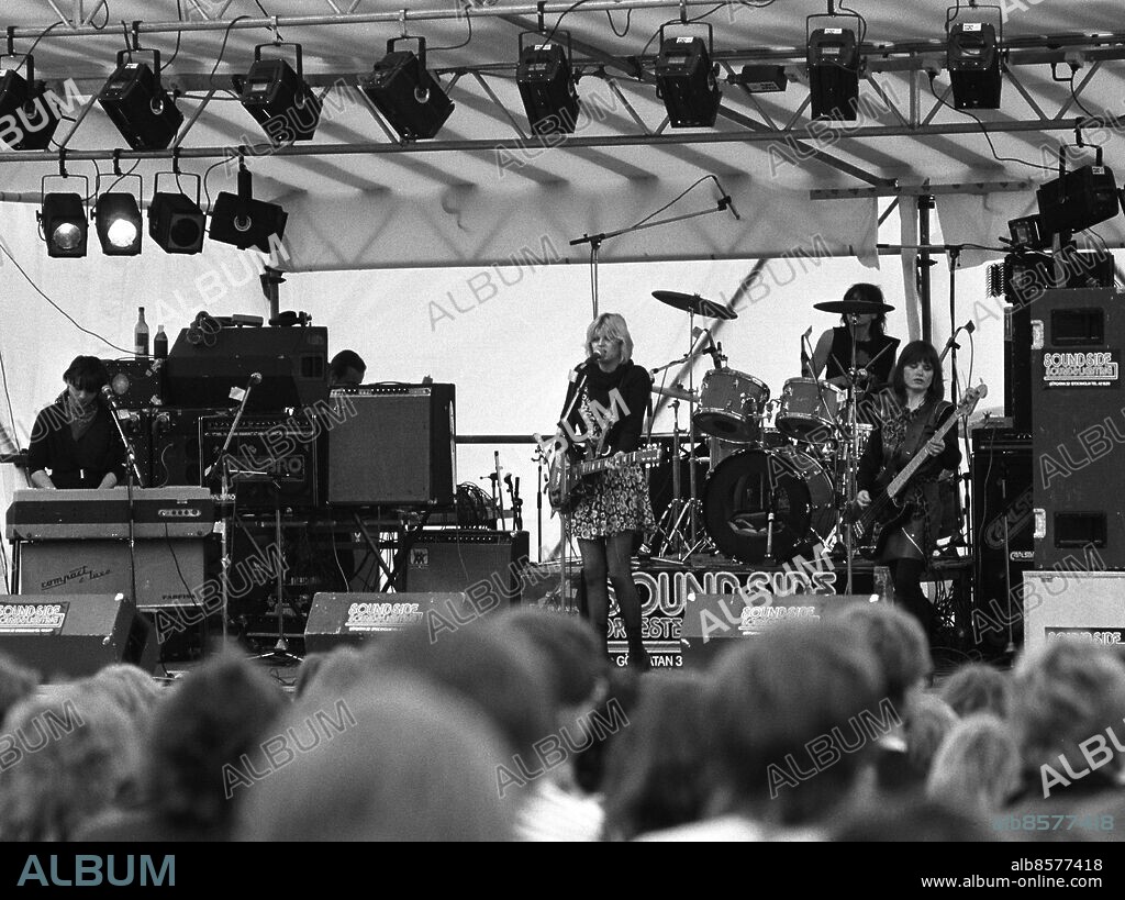 ARKIV STOCKHOLM 19820522. Tant Strul på rockfestivalen på Skeppsholmen. Från vänster: Malena Jönsson, Kajsa Grytt, Nike Markelius och Liten Falkeholm.. Foto: Carl Henrik Tillberg / DN / SCANPIX / Kod: 75 . ** SVD OUT **.