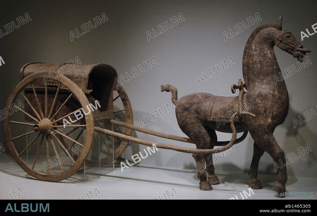 Caballo y carro. Dinastía Han Oriental (25-220). China. Loza de barro. Museo de Arte de Denver Estado de Colorado. Estados Unidos.