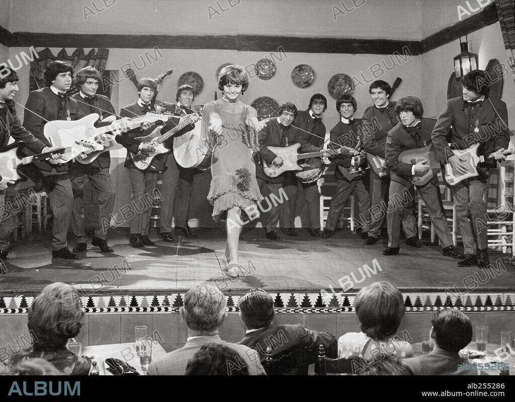 ROCIO DURCAL en ACOMPAÑAME, 1966.