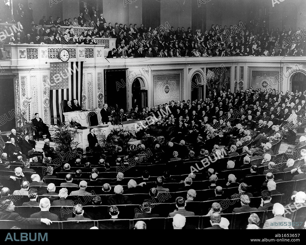 President Herbert Hoover (1874-1964) 30th President of the USA 1929-1933 (Republican) addressing joint session of Congress to celebrate the 200th anniversary of the birth of George Washington, 22 February 1932. America.