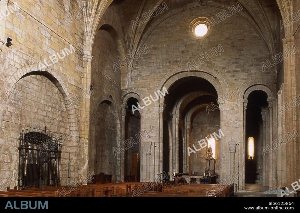 Leyre / Leire (Gemeinde Foral de Navarra, Navarra, Spanien), Kloster / Monasterio de San Salvador de Leyre (Krypta und Chor vor 1057; Umbauten im 14.,17. u.18.Jh.).-Innenansicht: Blick zum Chor.-Foto, 2009.