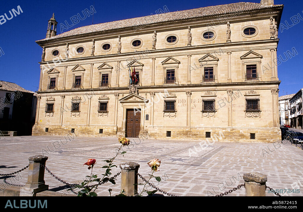 Úbeda, plaza Vázquez Molina y Ayuntamiento / Palacio de las Cadenas (renacentista).