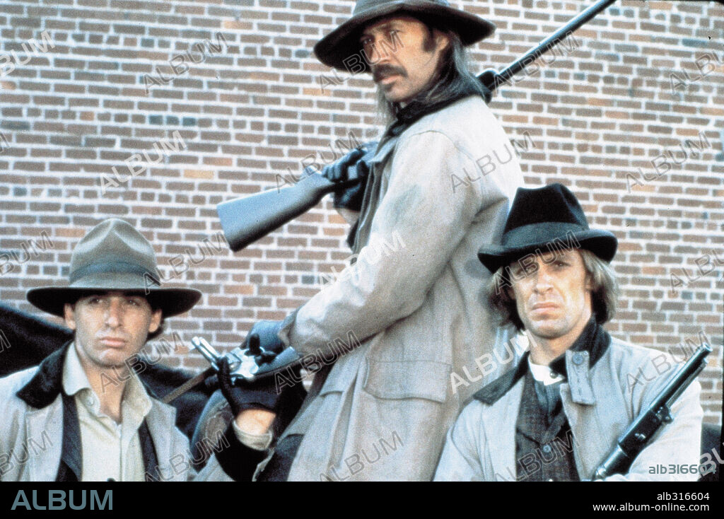 DAVID CARRADINE, KEITH CARRADINE and ROBERT CARRADINE in THE LONG RIDERS, 1980, directed by WALTER HILL. Copyright UNITED ARTISTS.