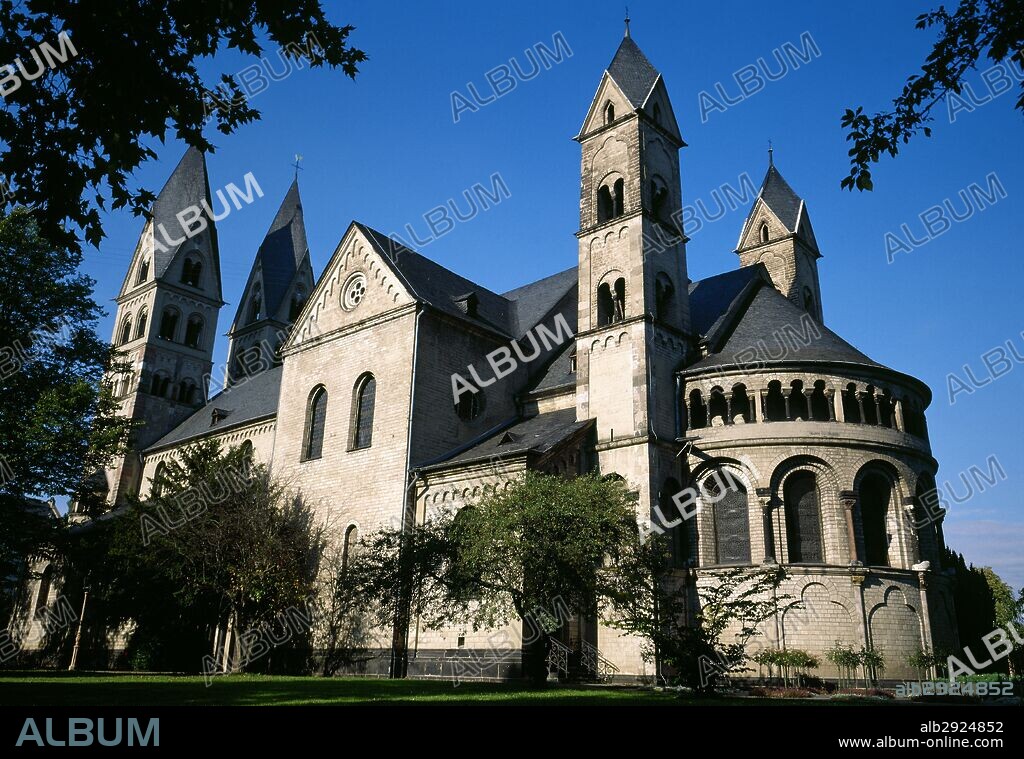 BASILICA DE SAN CASTOR. Basílica románica consagrada en el año 836 y remodelada con los siglos. Aquí fue, en el año 843, donde se firmó el "TRATADO DE VERDUN", que originó la división del Imperio Carolingio entre los hijos de Ludovico Pío: Carlos el Calvo, Lotario I y Luis el Germánico. COBLENZA. ALEMANIA.