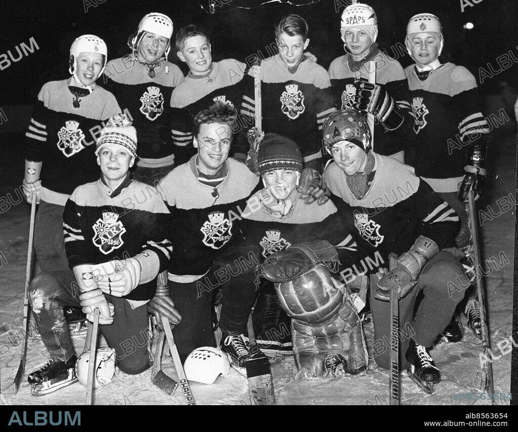 Stockholm 1963-02-23. AIK. Bakre raden från vänster: Leif Larsson, Claes Svorono, Jan Murelius, Bo Axberg, Lennart Öberg, Anders Aspling. Främre raden från vänster: Hans Öhman, Per-Olov Nyqvist, Rolf Berglund och Key Eklund.. Foto: Jonny Graan / Expressen / TT / Kod: 16. ** AFTONBLADET OUT **.