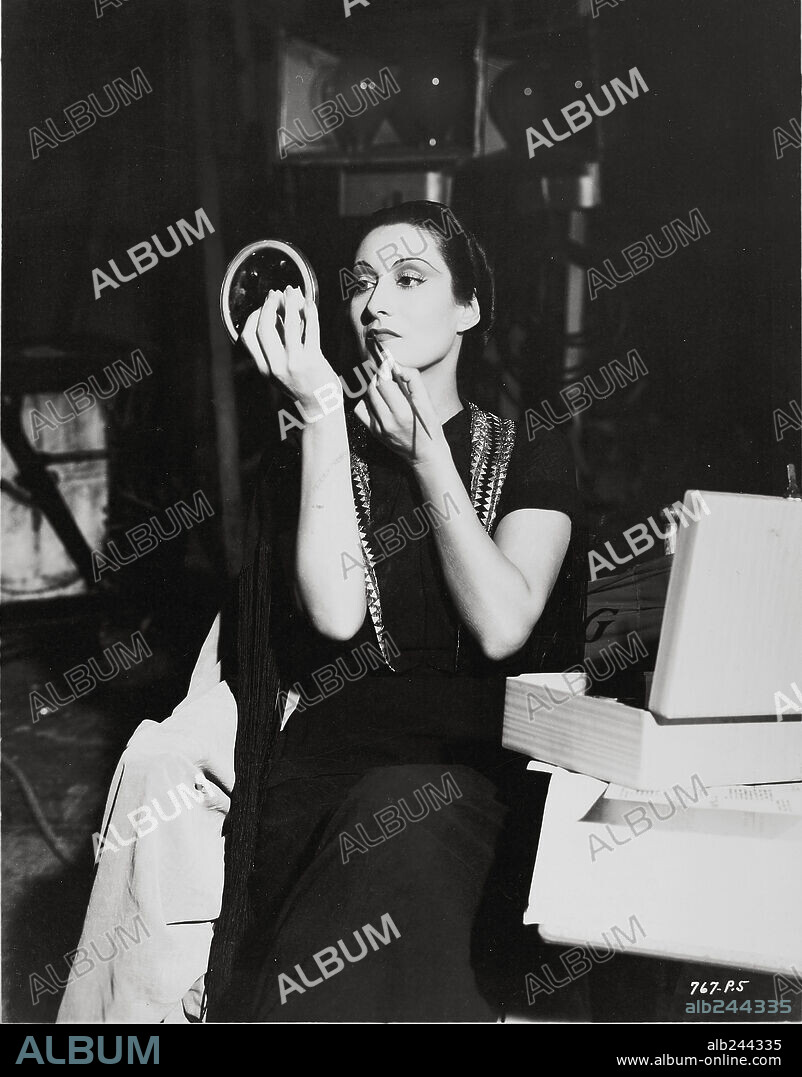 GLORIA HOLDEN in DRACULA'S DAUGHTER, 1936, directed by LAMBERT HILLYER. Copyright UNIVERSAL PICTURES.