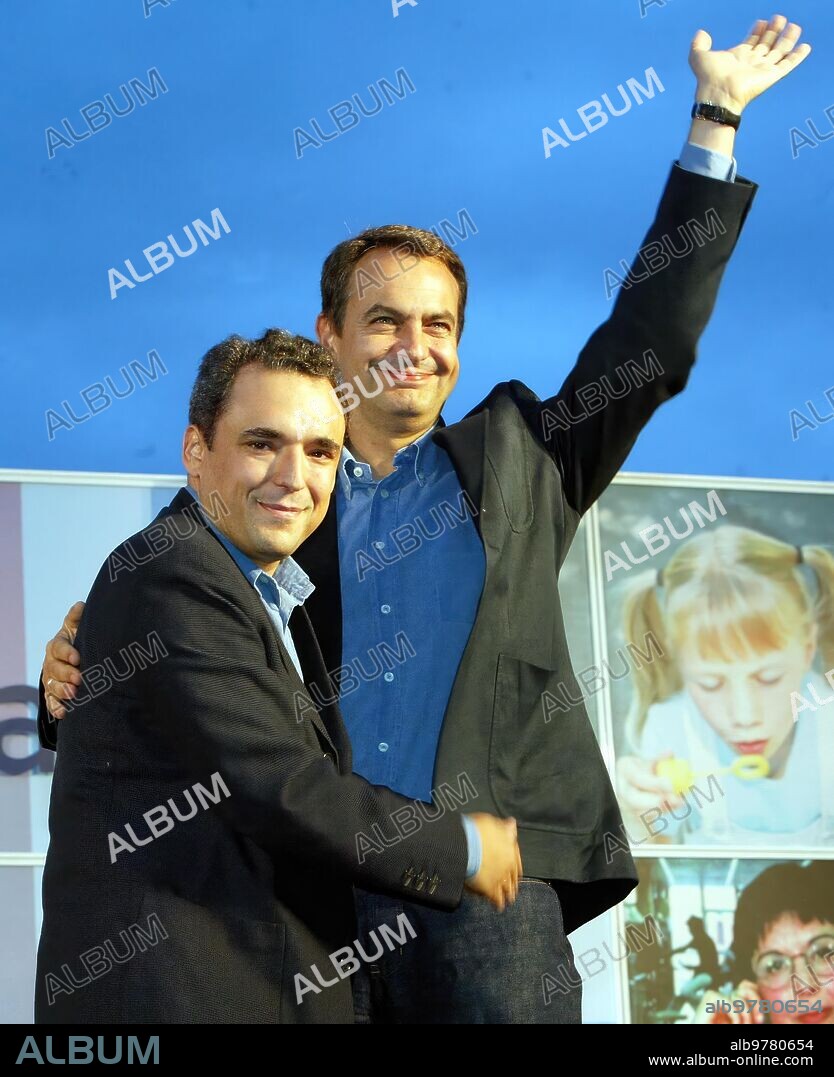 Madrid, 21-9-02. -el secretario general del Psoe José Luis Rodríguez zapatero con el candidato A la presidencia de la Comunidad de Madrid Rafael Simancas , -foto Ernesto Agudo.
