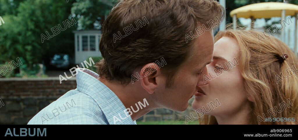 KATE WINSLET and PATRICK WILSON in LITTLE CHILDREN, 2006, directed by TODD FIELD. Copyright NEW LINE CINEMA.