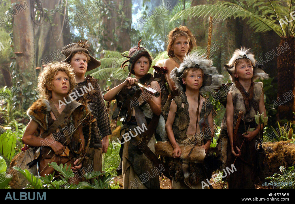 GEORGE MACKAY, HARRY EDEN, LACHLAN GOOCH, PATRICK GOOCH, RUPERT SIMONIAN und THEODORE CHESTER in PETER PAN, 2003, unter der Regie von P. J. HOGAN. Copyright UNIVERSAL STUDIOS / BOLAND, JASIN.